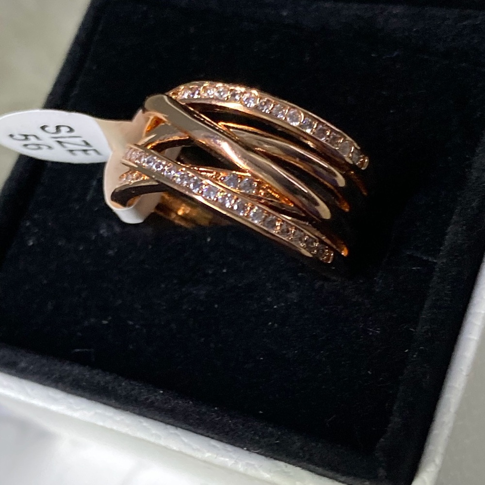 Authentic pandora ring new in box rose gold 🥰😍🚨 - Picture 2 of 5